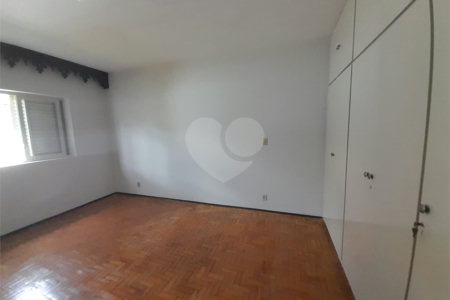 Casa Disponível para Venda ou Locação na Vila Nery – Ideal para Residência ou Comércio
