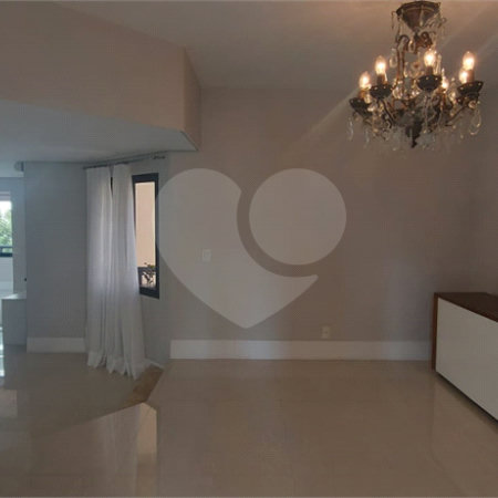 Apartamento à venda no Campo Belo de 245m² com 3 suítes e 3 vagas