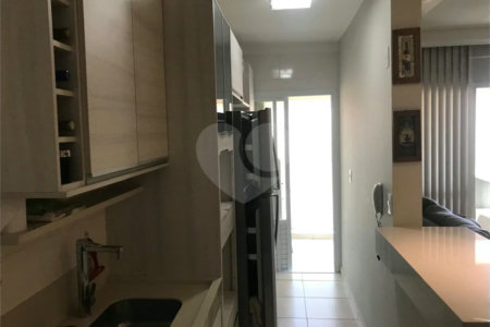APARTAMENTO MOBILIADO EM FRENTE AO SHOPPING 02 DORMITÒRIOS