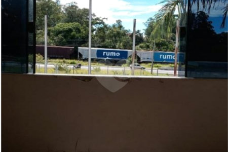 Galpão Comercial .