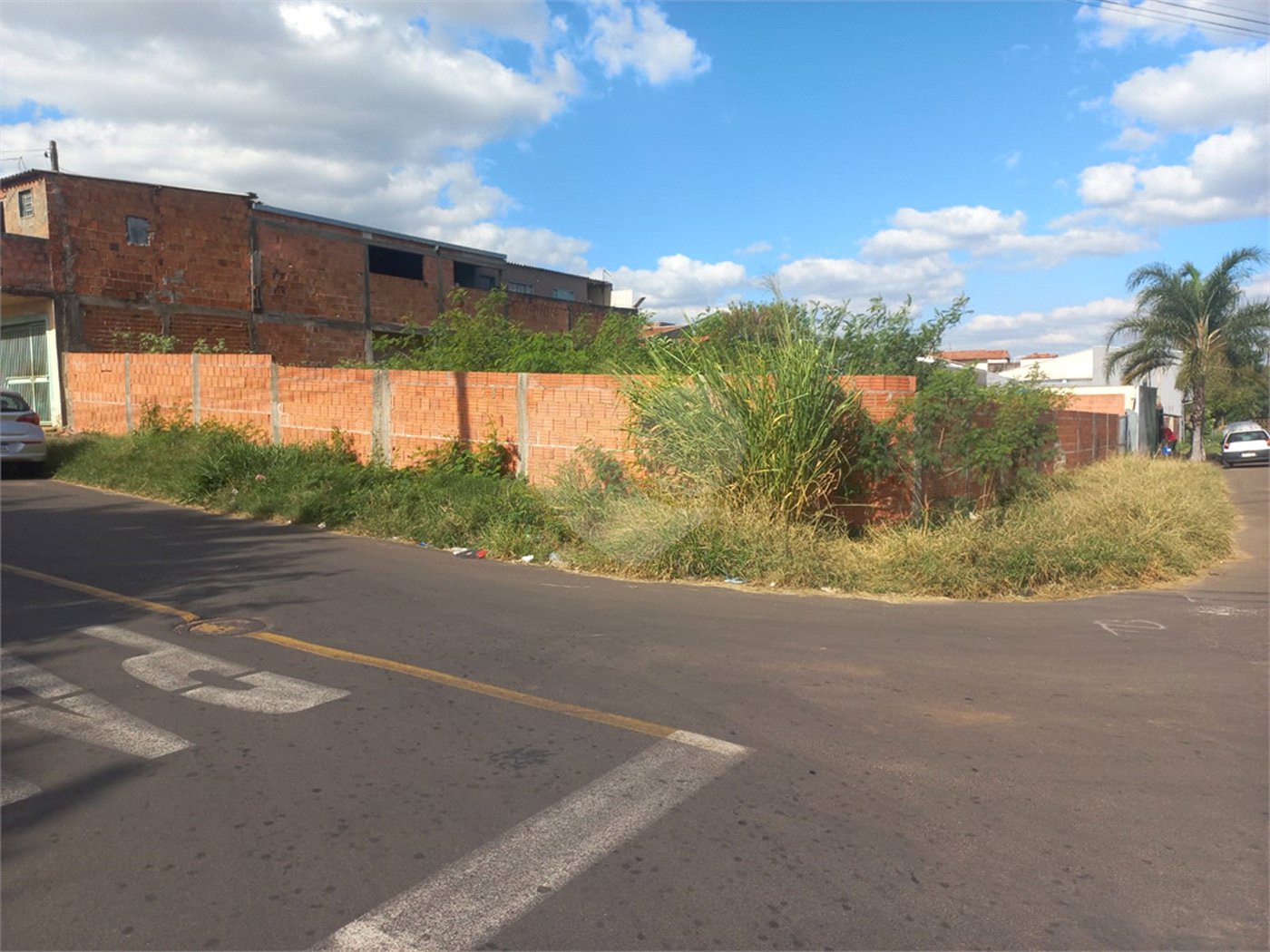 Terreno para venda contendo 300,00 m² de área total.