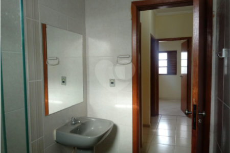 Sobrado com 3 dormitórios.