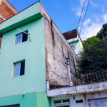 Sobrado para moradia de família grande ou para investidor.