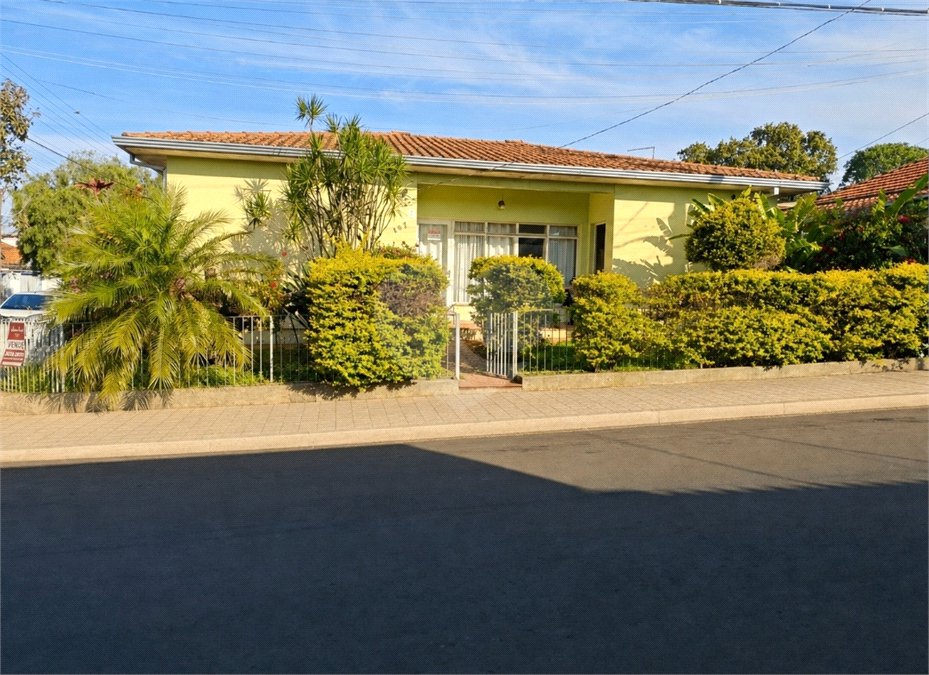 Casa Térrea Charmosa e Espaçosa na Vila Prado: Conforto, Praticidade e Próxima ao Centro!