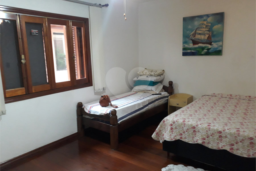 Mansão em condomínio, com 6 suites, e vagas para 15 autos....