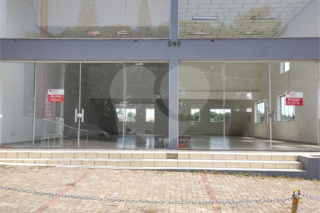 Salão comercial para locação em Vinhedo-SP.