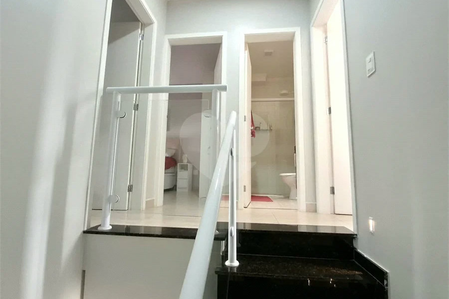 Casa à venda com 3 quartos, sendo 1 suíte, no condomínio Vila Arnoni, São Paulo - SP