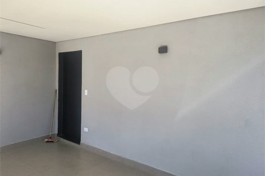 casa térrea, recém construida, 3 dormitórios sendo 1 suíte, 2 vagas de garagem, piscina e espaço gourmet