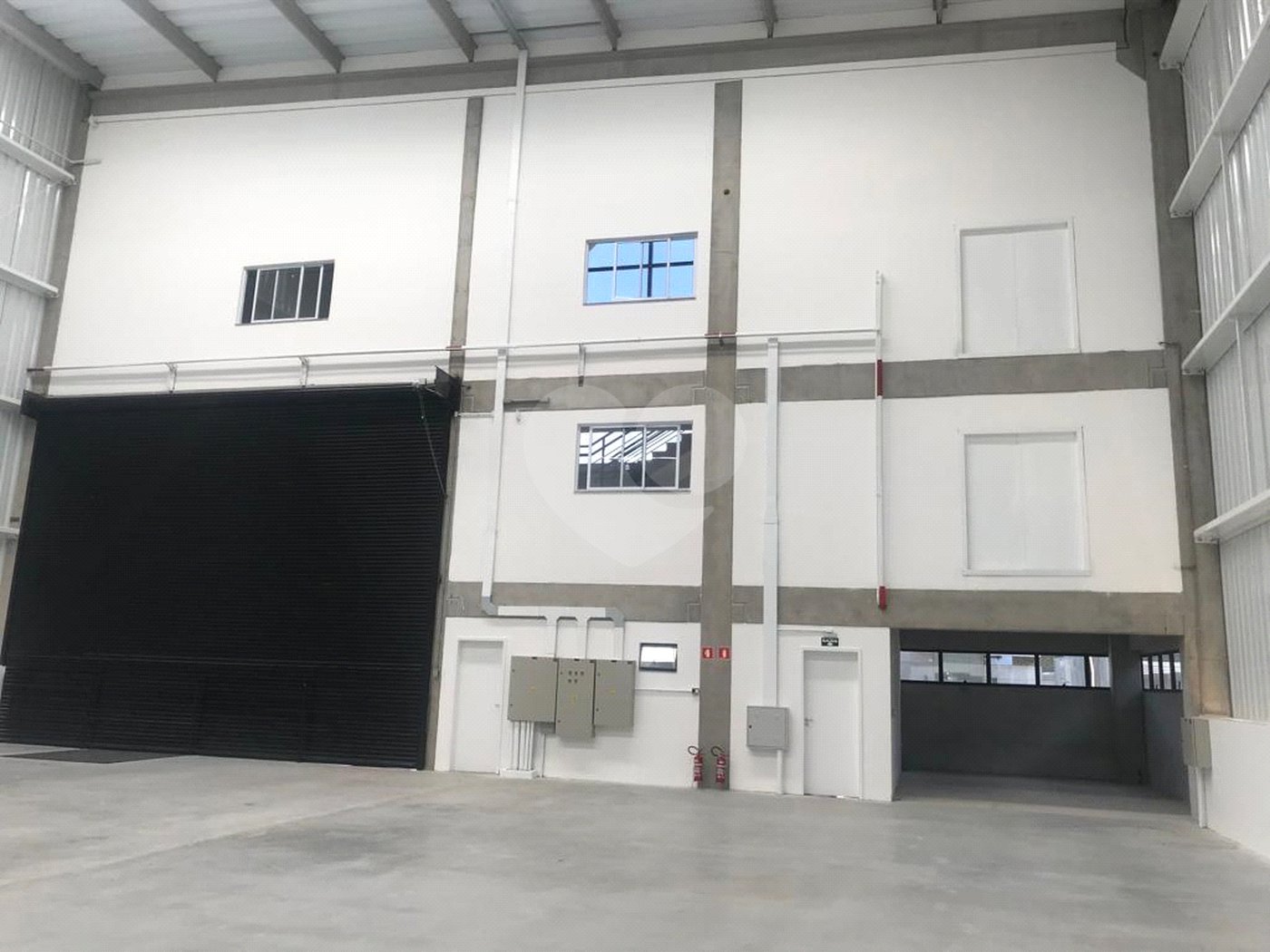 Galpão industrial com renda à venda em Cotia