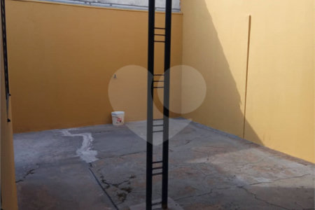 Casa térrea com salão comercial para venda no Maria Stella Fagá.