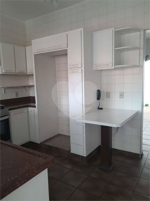 Linda casa para venda / Locação em bairro nobre