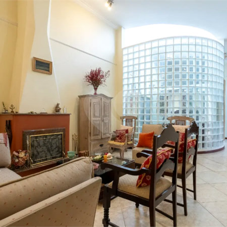 Casa a venda no Planalto Paulista, 2 suítes, 4 vagas, 230 m², quintal e localização privilegiada