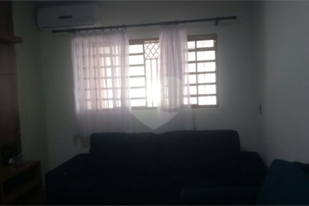 Casa térrea para venda ou locação no Santa Felícia.