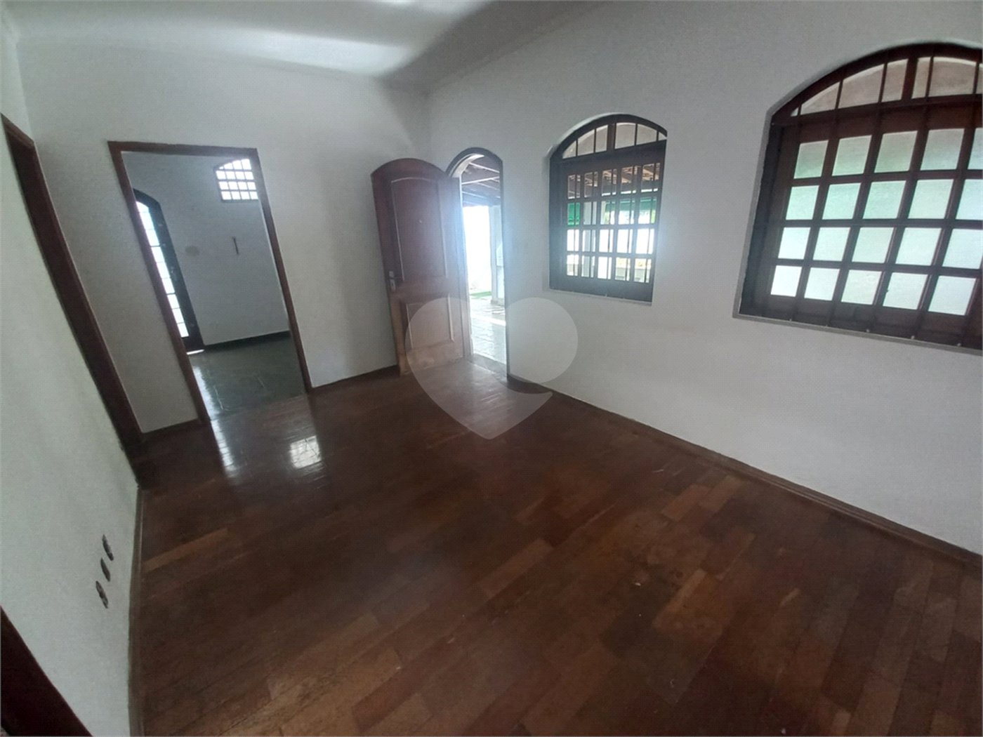 Casa térrea para venda ou locação no Parque Estancia Suíça.