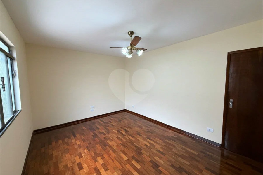 Excelente Casa de Esquina na Vila Monteiro – Oportunidade para Moradia ou Comércio