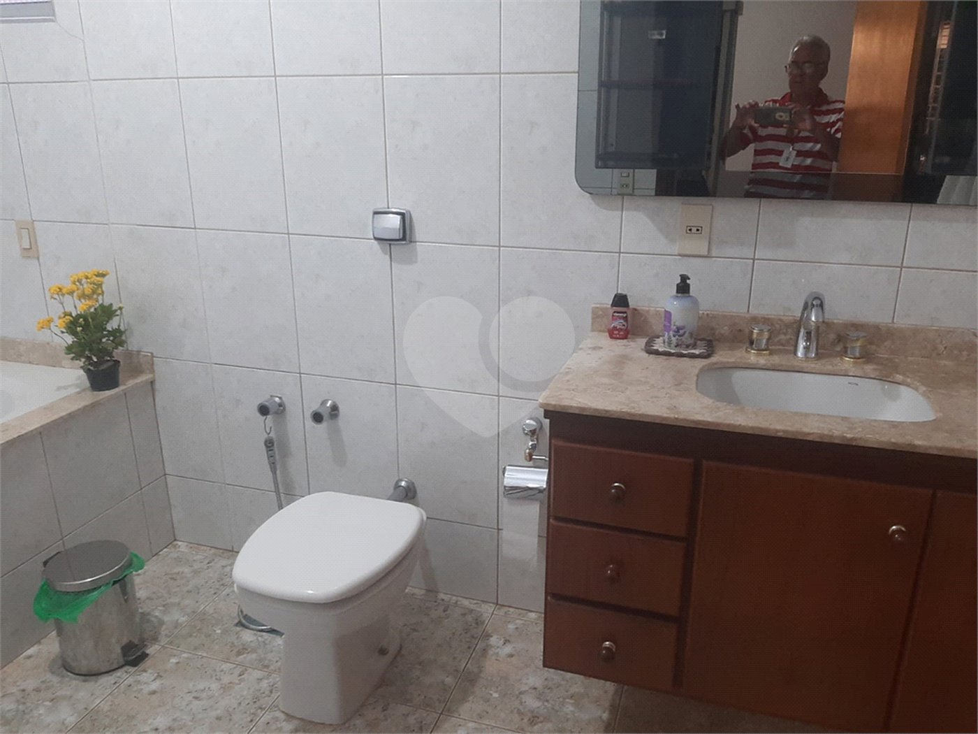 Bela casa com boa localização no bairro Portal do Sol