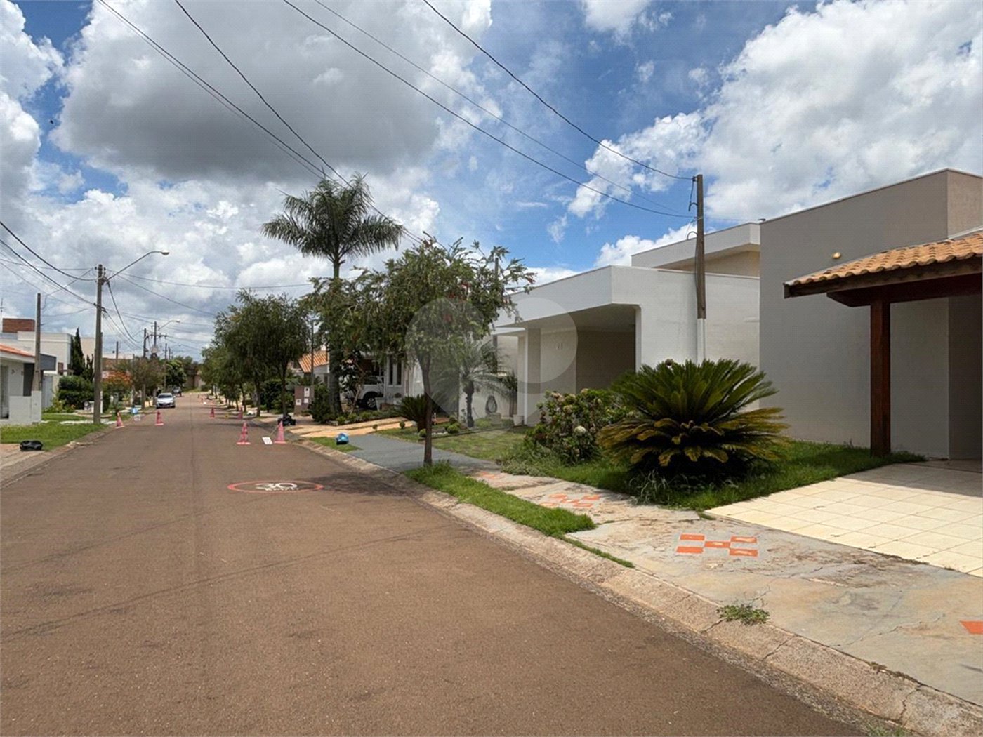 Vende-se casa no Village Damha II