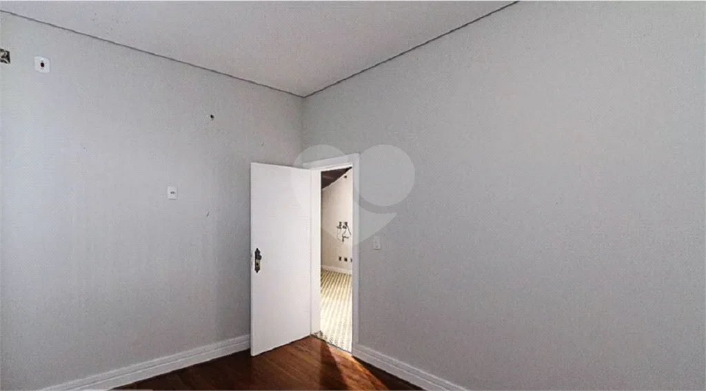Sobrado à venda no Belenzinho de 208 m² com 6 dormitórios, 4 banheiros e 2 vagas