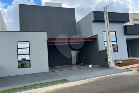 Sobrado á venda com 03 suítes, no Residencial Villeneuve em São Carlos-SP.