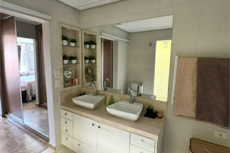Casa à venda com 3 quartos, sendo 1 suíte, no condomínio Residencial Jardim das Flores 1510, Cotia - SP