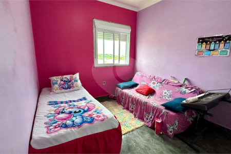 Sobrado a venda com 3 dormitorios sendo 1 suite com closet e varanda no bairro Arcoville