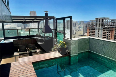 Cobertura à venda na Aclimação de 300m² com 2 vagas.
