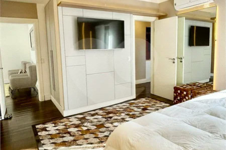 Belíssima casa à venda com 700 m² no Condomínio Tamboré, em Alphaville!!!