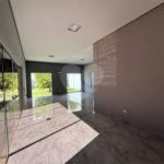 Casa alto padrão condomínio fechado em Atibaia com 4 suítes e ampla área de lazer, espaço gourmet, piscina, 6 vagas garagem