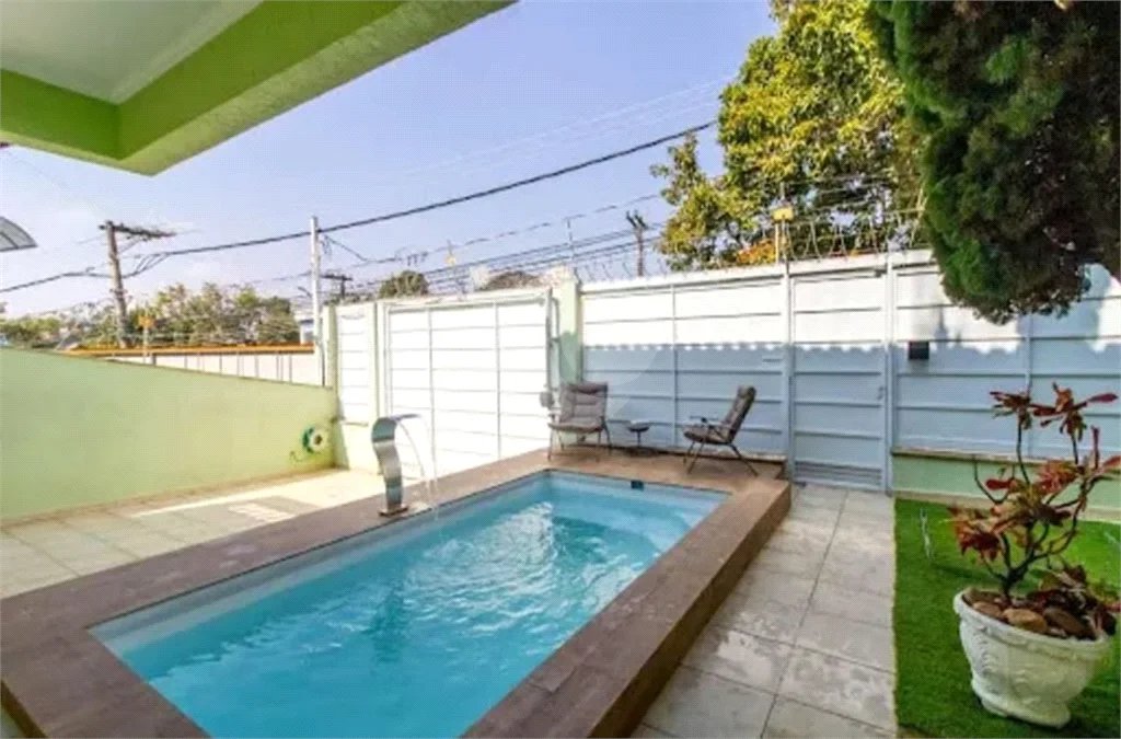 Sobrado à venda no Jardim Bom Clima, com 300 m² com 3 dormitórios piscina e churrasqueira