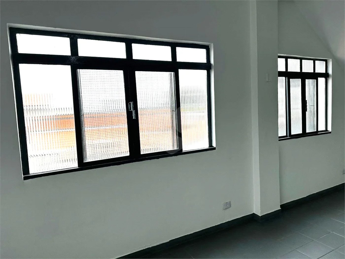 Galpão com 250m² , 4 vagas , para locação em Itaquera.
