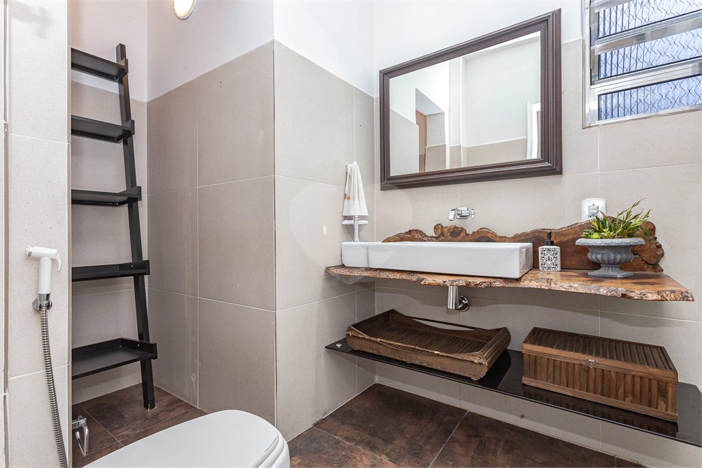 Apartamento Reformado e Mobiliado na Vila Mariana 100m² e 1 vaga.