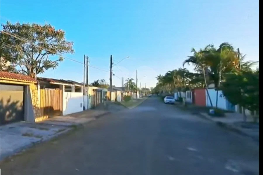 Belíssima casa com 04 dormitórios em Itanhaém
