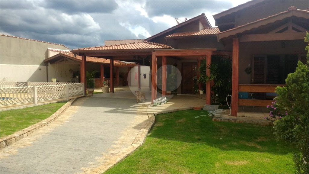 Casa para Venda em Piracaia