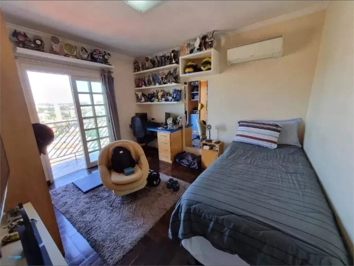 Casa à venda com 4 quartos, sendo 3 suítes, em Jardim Bonfiglioli, São Paulo, SP