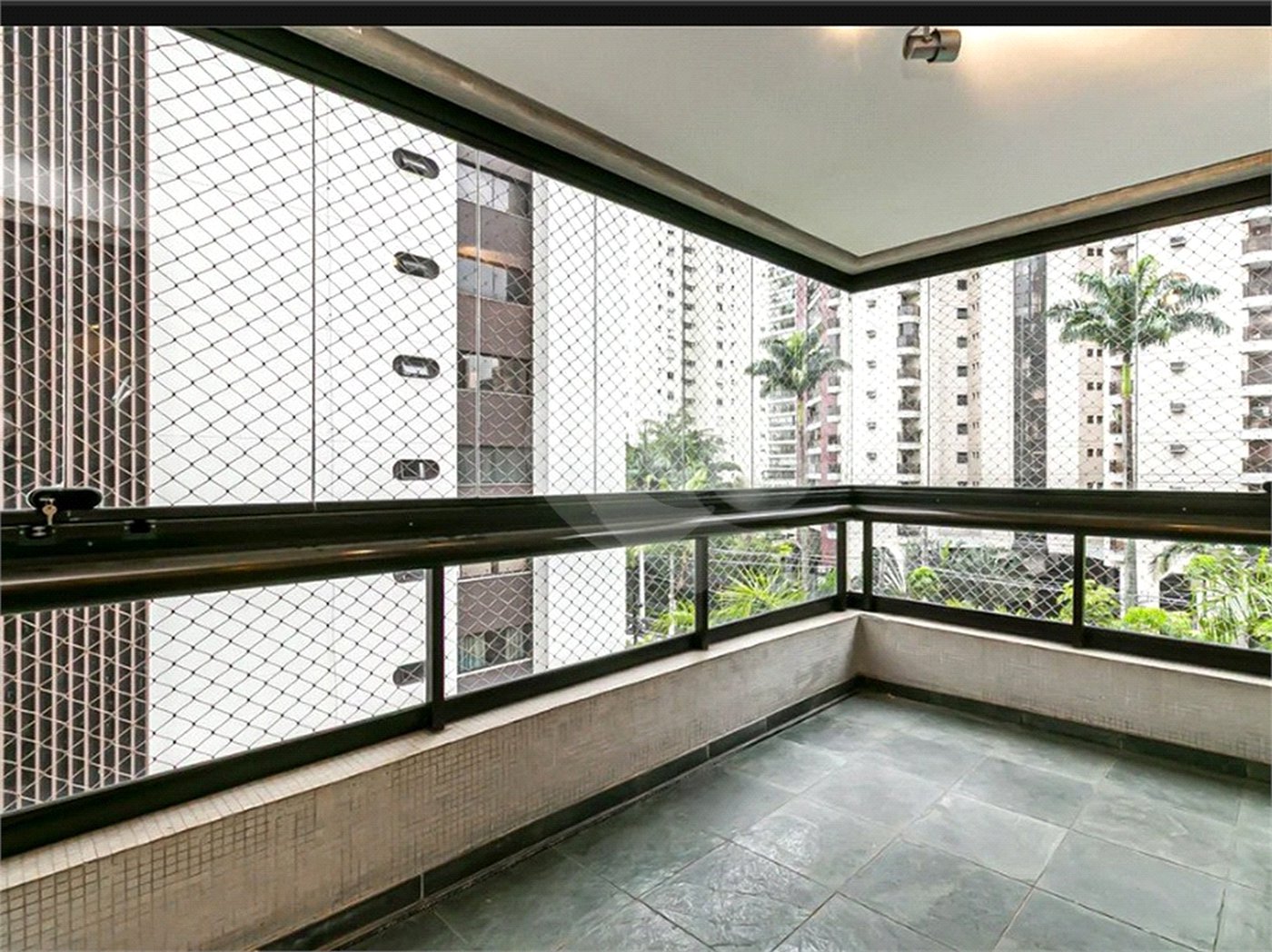 Apartamento a venda em Moema com 162m², 3 quartos ( suítes ) 3 vagas