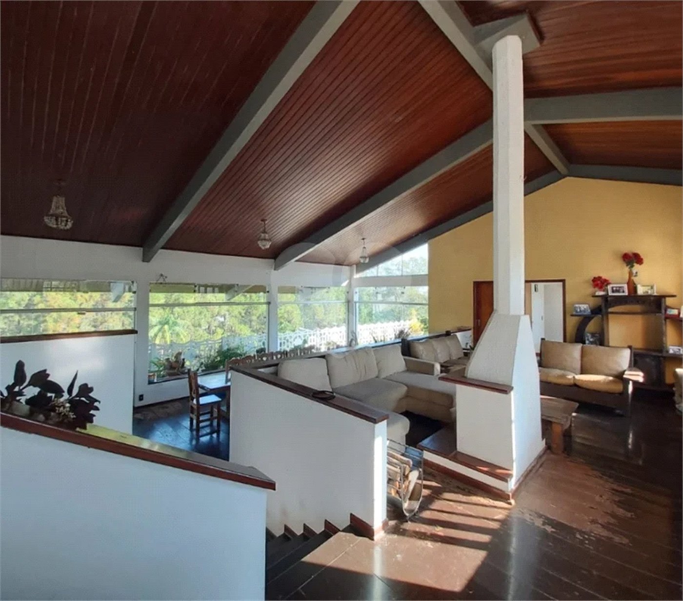 Casa à venda com 7 quartos, sendo 4 suítes, no condomínio Estância Marambaia, Vinhedo - SP