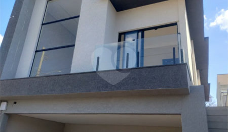 Casa à venda com 3 quartos, sendo 1 suíte,  em Residencial Jardins da Catalunha, Atibaia, SP