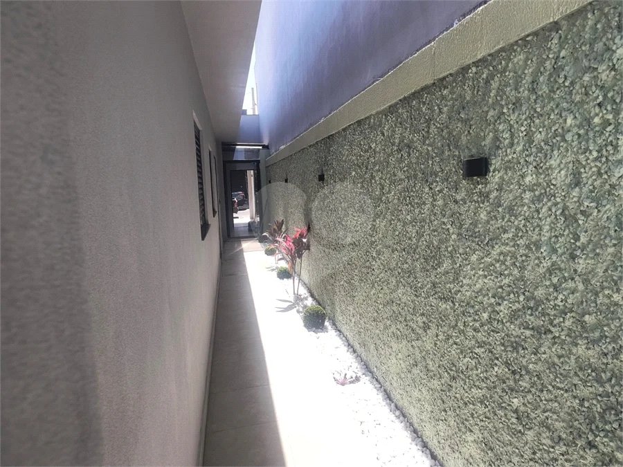 casa térrea, recém construida, 3 dormitórios sendo 1 suíte, 2 vagas de garagem, piscina e espaço gourmet
