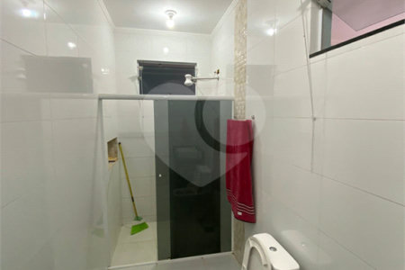 Casa Térrea com 2 dormitórios, sendo 1 suíte.
