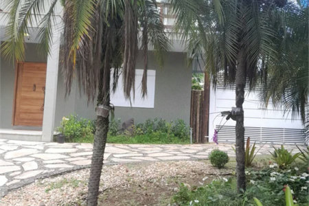 Casa à venda ou para alugar com 4 suítes em Chácaras São Carlos, Cotia, SP