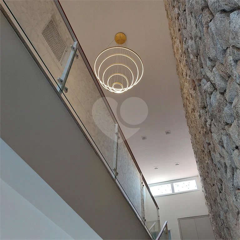 Sobrado recém-construído com 3 dormitórios em condomínio fechado em Piracicaba-SP.