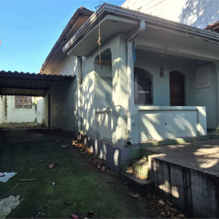 Casa antiga a venda