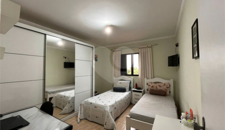 Sobrado à venda com 2 quartos, sendo 1 suíte,  em Jardim Vivan, São Paulo, SP