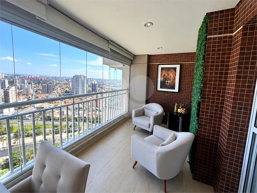 Apartamento de 127 m² em andar alto, com vista livre, 3 suítes planejadas, sacada gourmet envidraçada, 2 vagas e lazer completo, próximo ao Shopping Golden Square e à Avenida Kennedy.