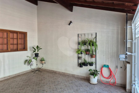 Casa com 2 Dormitórios á venda, em São Carlos.
