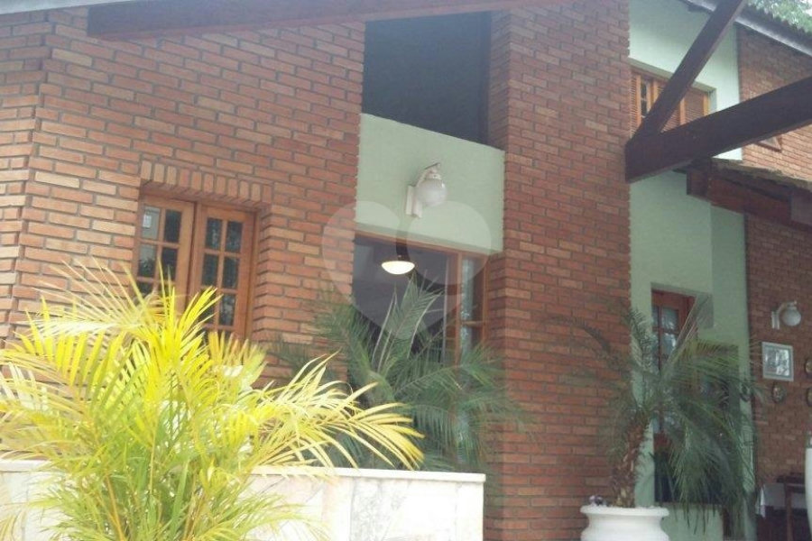 CASA TÉRREA A VENDA NO TREMEMBÉ - 4 SUÍTES E 10 VAGAS DE GARAGEM