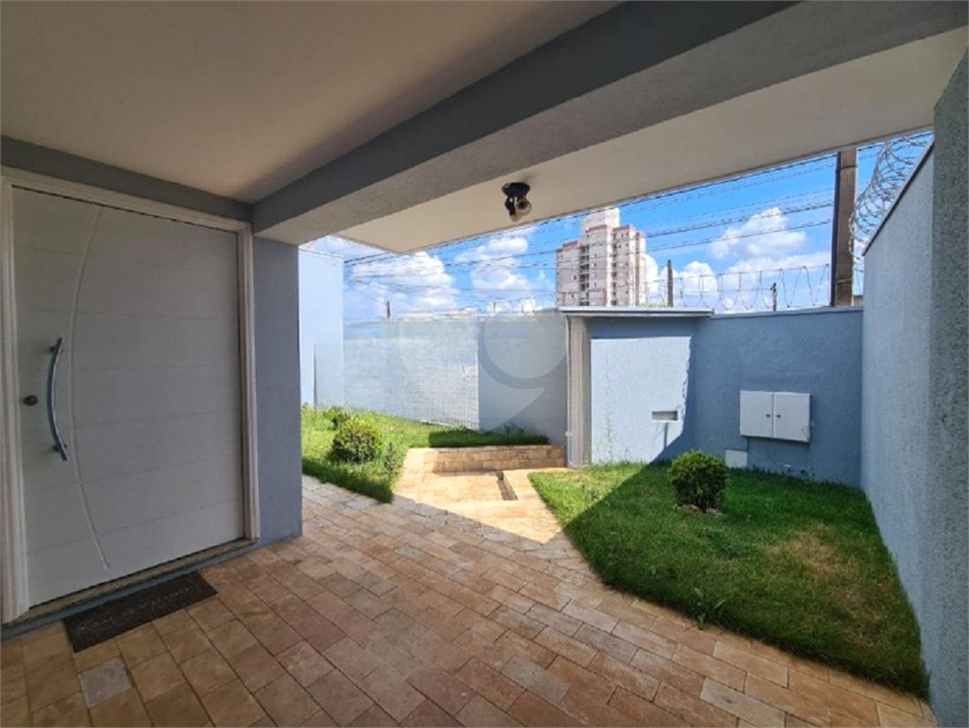 Casa à venda com 3 dormitórios, sendo 1 suite e ampla área de lazer no Jardim Brasil