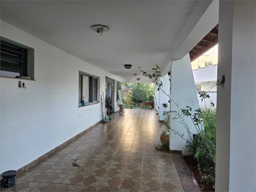 Casa à Venda com 5 quartos em Atibaia/SP