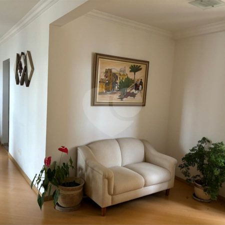 Apartamento de 107m2 no Planalto Paulista com 3 dorms, 1 suíte, 4 banheiros, 2 vagas. Estuda permuta.