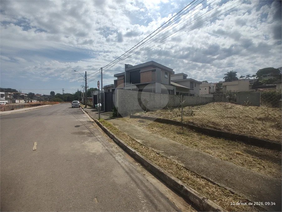 Terreno em Atibaia com 652 metros, pronto para construir no Jardim do Lago, aceita financiamento